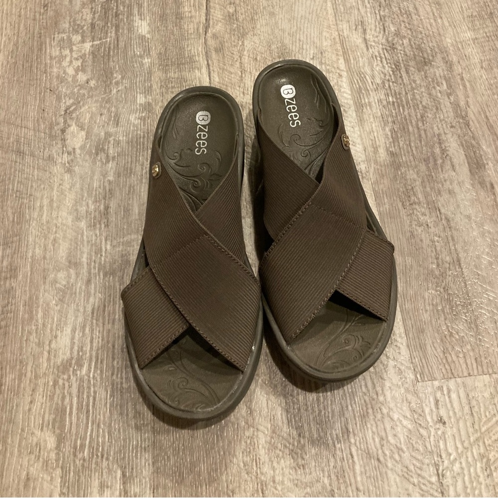 Bzees Desire slide on sandal New never worn - Picture 3 of 3